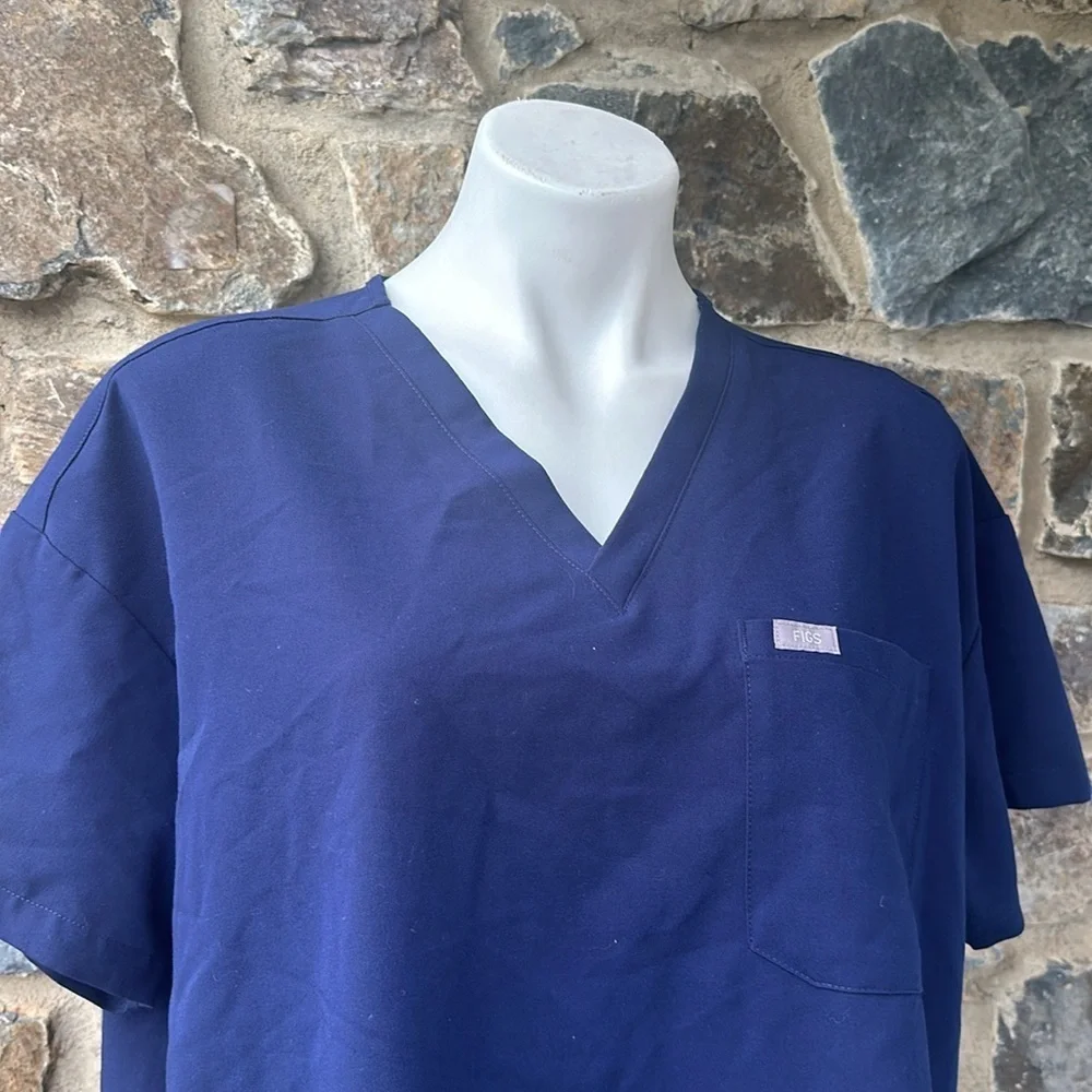 Figs Catarina Technical Collection One-Pocket Scrub Top in Navy Blue Size Large